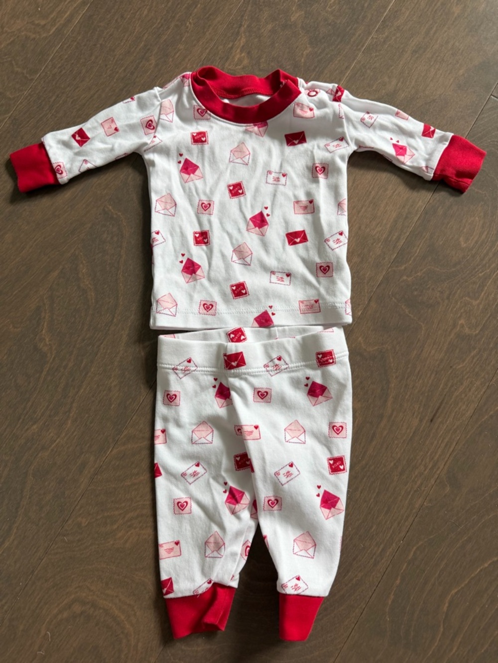 Kids White & Red Envelope-Print Pajama Set